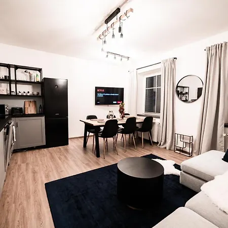 Na Skale Close To Center & Lift 아파트 *